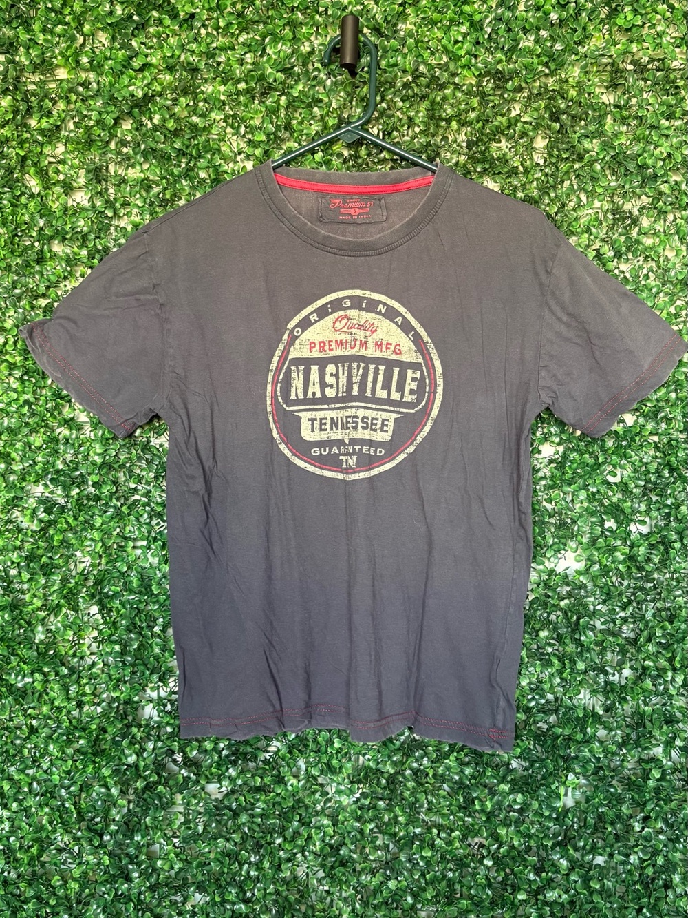 Nashville Tennessee Graphic Tee - Women's Navy blue distressed Short Sleeve Crew